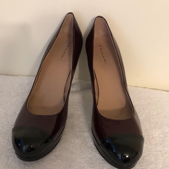 Tahari Shoes - Tahari size 8.5 burgundy / black heels like new